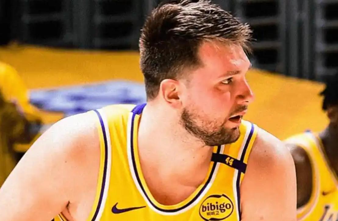 manbetx万博官方网站-赵睿冲撞裁判停赛5场罚10万