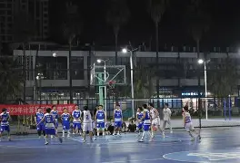 队伍经过努力拼搏最终获得成功修改病句