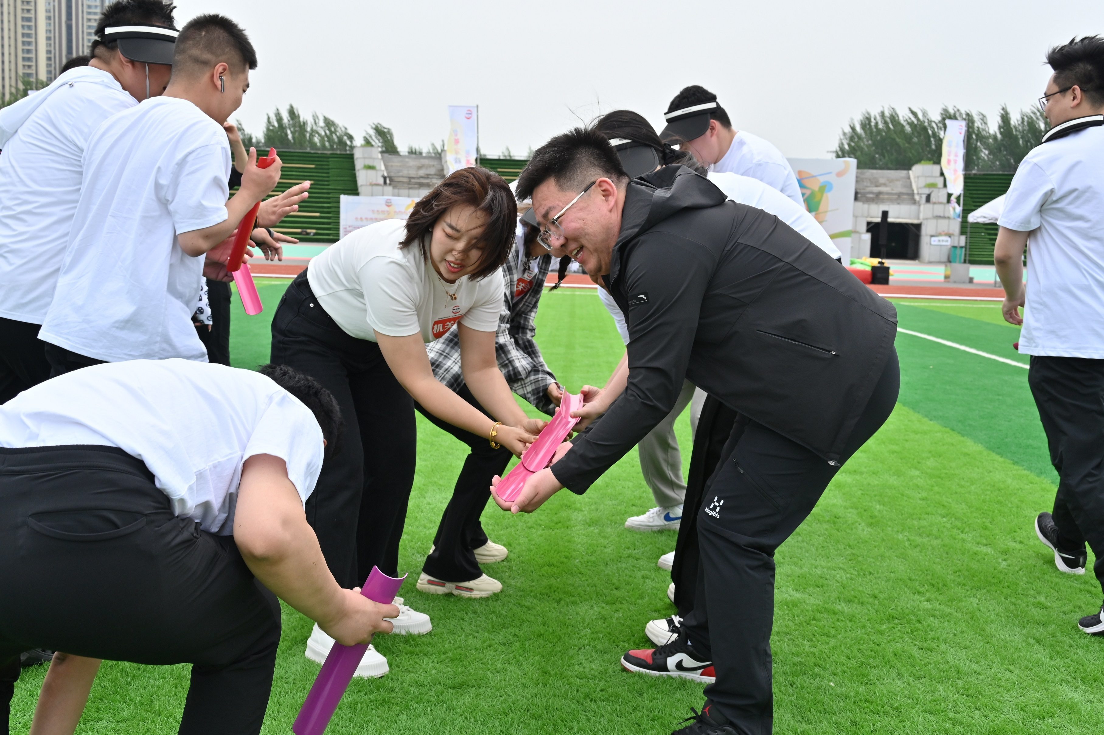 充满凝聚力的团队展示